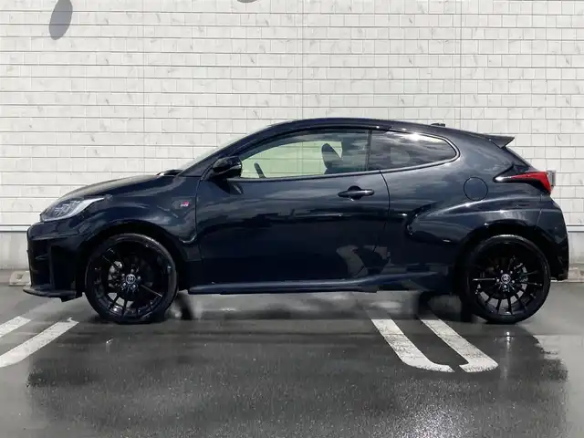 トヨタ ＧＲヤリス RS 静岡県 2022(令4)年 3万km プレシャスブラックパール Toyota Safety Sense/純正ディスプレイオーディオ/　AM FM Bluetooth USB AppleCarPlay AndroidAuto/LEDオートヘッドランプ/レーダークルーズコントロール/オートブレーキホールド/ヘッドアップディスプレイ/ドライブモードセレクト/前後方クリアランスソナー/スマートキー＆プッシュスタート/パドルシフト/ビルトインETC2.0/バックモニター/純正18インチアルミホイール