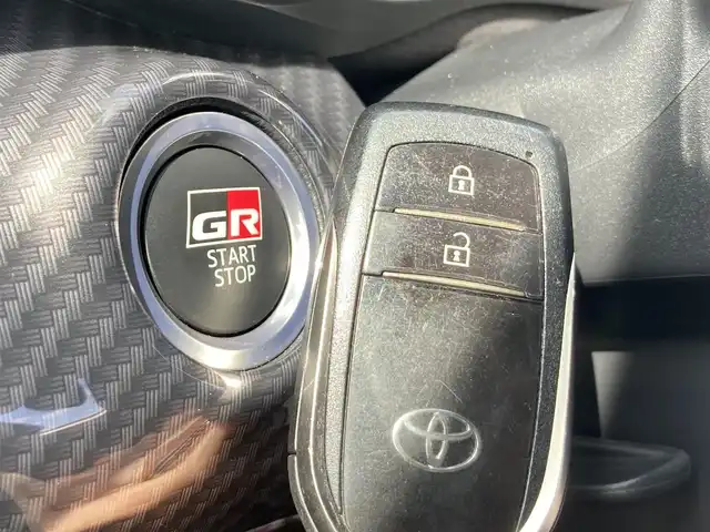 トヨタ ＧＲヤリス RS 静岡県 2022(令4)年 3万km プレシャスブラックパール Toyota Safety Sense/純正ディスプレイオーディオ/　AM FM Bluetooth USB AppleCarPlay AndroidAuto/LEDオートヘッドランプ/レーダークルーズコントロール/オートブレーキホールド/ヘッドアップディスプレイ/ドライブモードセレクト/前後方クリアランスソナー/スマートキー＆プッシュスタート/パドルシフト/ビルトインETC2.0/バックモニター/純正18インチアルミホイール