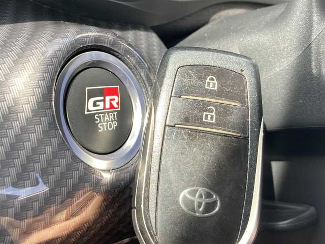 トヨタ ＧＲヤリス RS 愛知県 2022(令4)年 3万km プレシャスブラックパール Toyota Safety Sense/純正ディスプレイオーディオ/　AM FM Bluetooth USB AppleCarPlay AndroidAuto/LEDオートヘッドランプ/レーダークルーズコントロール/オートブレーキホールド/ヘッドアップディスプレイ/ドライブモードセレクト/前後方クリアランスソナー/スマートキー＆プッシュスタート/パドルシフト/ビルトインETC2.0/バックモニター/純正18インチアルミホイール