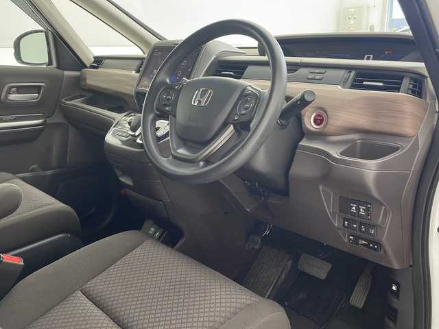 ホンダ フリード ハイブリット G ホンダセンシング 沖縄県 2021(令3)年 8.5万km プラチナホワイトパール 純正メモリナビ/　DTV/CD/DVD/USB/Bluetooth/バックカメラ/ビルトインETC/前後ドライブレコーダー/両側パワースライドドア/ホンダセンシング/レーダークルーズ/前席シートヒーター/アイドリングストップ/LEDヘッドライト/オートライト/純正フロアマット/プッシュスタート/スマートキ―