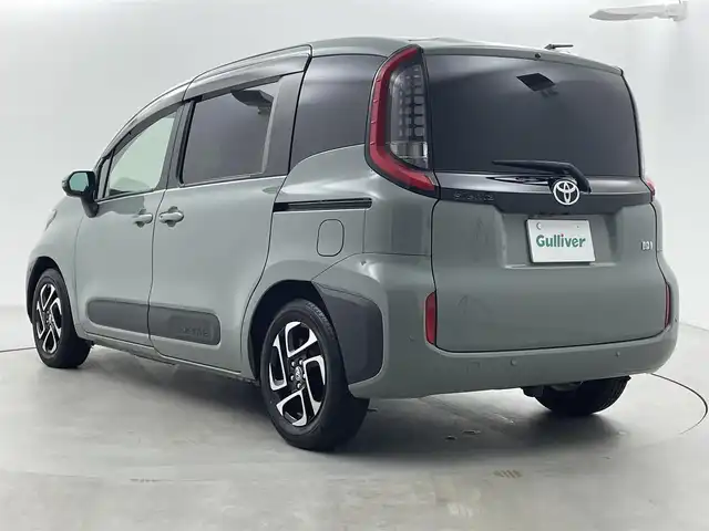 トヨタ シエンタ ハイブリッド Z 福井県 2022(令4)年 2.5万km アーバンカーキ 7人乗り/純正１０．５型ナビ機能付きディスプレイオーディオ/（FM/AM/BT/フルセグTV/USB/AppleCarPlay/AndroidAuto）/純正フリップダウンモニター/パノラミックビューモニター/両側パワースライドドア/純正１５インチアルミホイール/シートヒーター/ステアリングヒーター/AC100V/純正ビルトインETC2.0/純正LEDヘッドライト/トヨタセーフティセンス/スペアキー/取説、保証書完備