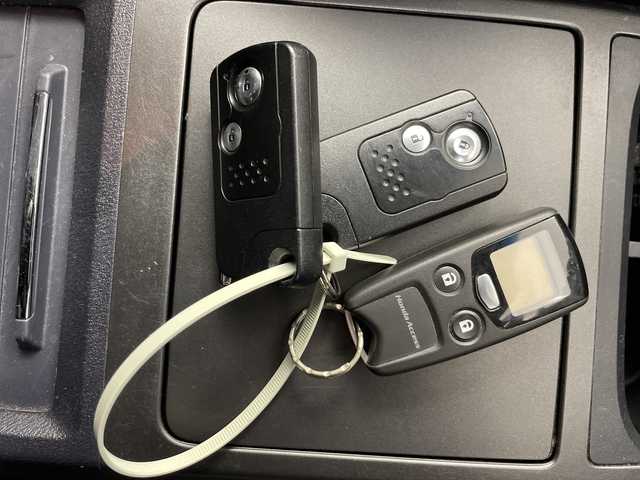 ホンダ ＣＲ－Ｖ ZX HDDナビ スマートED 道央・札幌 2011(平23)年 8.2万km クリスタルブラックパール ・4WD/・ワンオーナー/・純正HDDナビ/・CD/DVD/HDD/USB/iPod/・純正エンジンスターター/・オートライト/フォグランプ/・積込冬タイヤ社外AWセット/・ワイパーデアイサー/VSA/・ステアリングスイッチ/・ドアバイザー/純正フロアマット