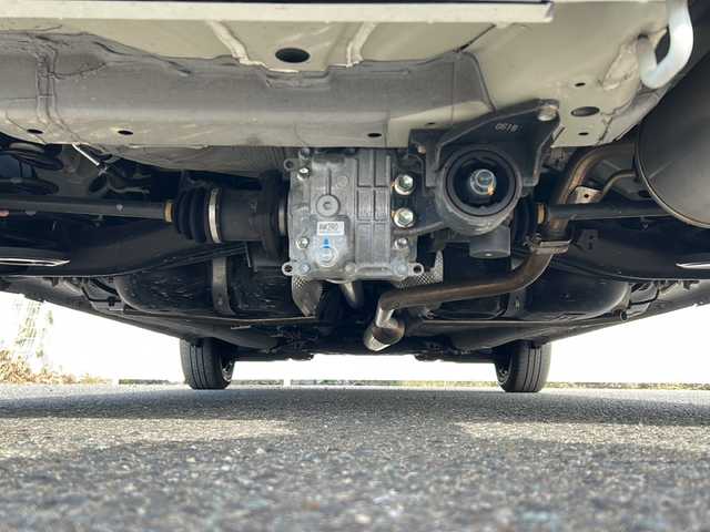 スズキ スイフト HYBRID MG 岩手県 2020(令2)年 6.3万km ピュアホワイトP デュアルセンサーブレーキサポート　車線逸脱抑制機能　後退時ブレーキサポート　ナビ　バックカメラ　Ｂｌｕｅｔｏｏｔｈ　ビルトインＥＴＣ　シートヒーター　コーナーセンサー　クルコン　オートライト　　