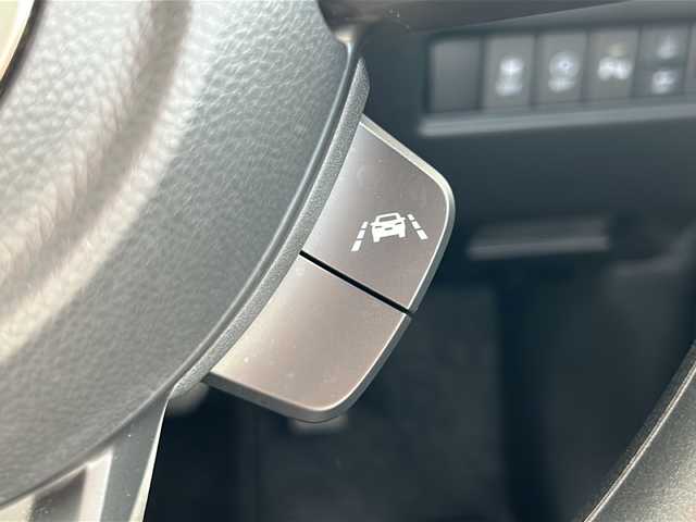 スズキ スイフト HYBRID MG 岩手県 2020(令2)年 6.3万km ピュアホワイトP デュアルセンサーブレーキサポート　車線逸脱抑制機能　後退時ブレーキサポート　ナビ　バックカメラ　Ｂｌｕｅｔｏｏｔｈ　ビルトインＥＴＣ　シートヒーター　コーナーセンサー　クルコン　オートライト　　