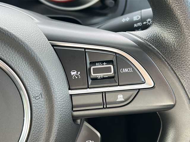 スズキ スイフト HYBRID MG 岩手県 2020(令2)年 6.3万km ピュアホワイトP デュアルセンサーブレーキサポート　車線逸脱抑制機能　後退時ブレーキサポート　ナビ　バックカメラ　Ｂｌｕｅｔｏｏｔｈ　ビルトインＥＴＣ　シートヒーター　コーナーセンサー　クルコン　オートライト　　