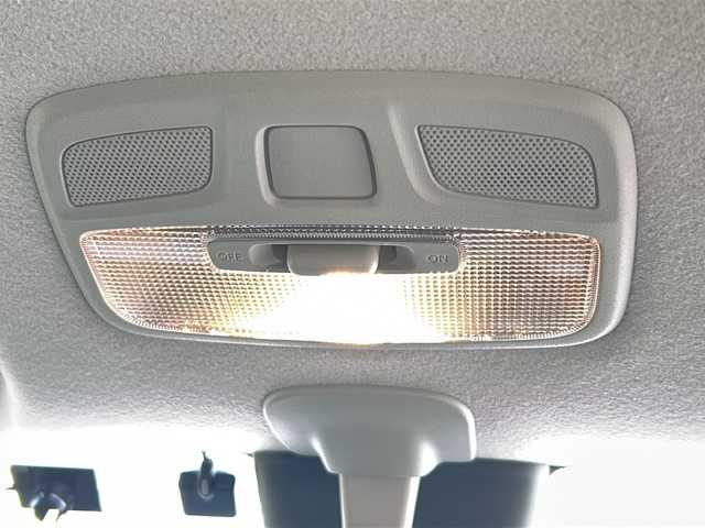 スズキ スイフト HYBRID MG 岩手県 2020(令2)年 6.3万km ピュアホワイトP デュアルセンサーブレーキサポート　車線逸脱抑制機能　後退時ブレーキサポート　ナビ　バックカメラ　Ｂｌｕｅｔｏｏｔｈ　ビルトインＥＴＣ　シートヒーター　コーナーセンサー　クルコン　オートライト　　