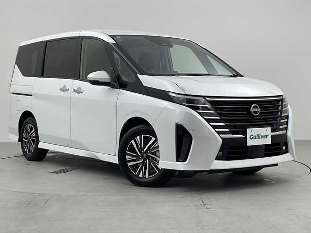 日産 セレナ e－パワー ハイウェイスター V 愛知県 2025(令7)年 0.1千km プリズムホワイト /R7年10月登録済未使用車//純正NissanConnectナビ//純正後席フリップダウンモニター//フルセグTV/AMFM/Bluetooth/USB/HDMI//ビルトインETC2.0//バックカメラ//インテリジェントアラウンドビューモニター//インテリジェントルームミラー//前後ドライブレコーダー//プロパイロット//インテリジェントエマージェンシーブレーキ//踏み間違い防止アシスト//フロント&バックソナー//アダプティブLEDヘッドライト//オートライト//ハイビームアシスト//LEDフォグランプ//両側パワースライドドア//後席サンシェード//合皮コンビシート//木目調パネル//前席・後席フルオートエアコン//プラズマクラスター//ワイヤレス充電器//純正16インチアルミホイール//電子パーキングブレーキ//ブレーキホールド//革巻きステアリング//ステアリングスイッチ//プッシュスタート//電動格納ミラー//アイドリングストップ//スペアキー