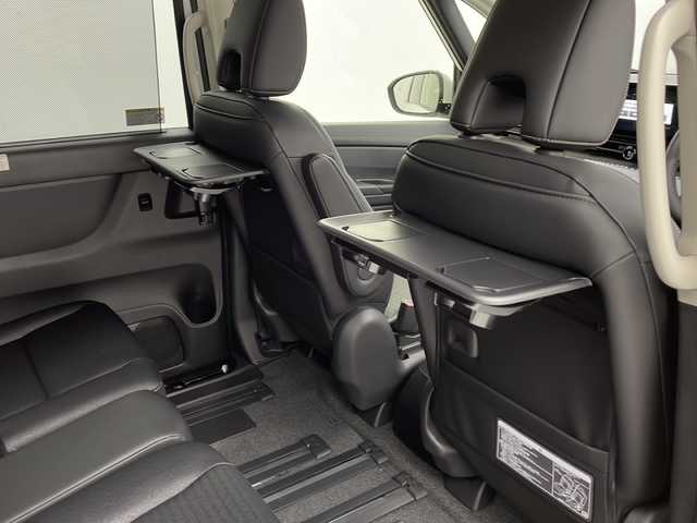 日産 セレナ e－パワー ハイウェイスター V 愛知県 2025(令7)年 0.1千km プリズムホワイト /R7年10月登録済未使用車//純正NissanConnectナビ//純正後席フリップダウンモニター//フルセグTV/AMFM/Bluetooth/USB/HDMI//ビルトインETC2.0//バックカメラ//インテリジェントアラウンドビューモニター//インテリジェントルームミラー//前後ドライブレコーダー//プロパイロット//インテリジェントエマージェンシーブレーキ//踏み間違い防止アシスト//フロント&バックソナー//アダプティブLEDヘッドライト//オートライト//ハイビームアシスト//LEDフォグランプ//両側パワースライドドア//後席サンシェード//合皮コンビシート//木目調パネル//前席・後席フルオートエアコン//プラズマクラスター//ワイヤレス充電器//純正16インチアルミホイール//電子パーキングブレーキ//ブレーキホールド//革巻きステアリング//ステアリングスイッチ//プッシュスタート//電動格納ミラー//アイドリングストップ//スペアキー