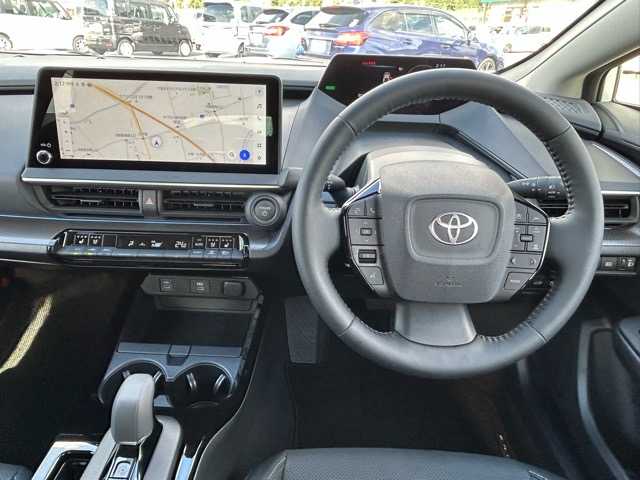 トヨタ プリウス Z 千葉県 2024(令6)年 0.1万km プラチナホワイトパールマイカ ４ＷＤ　/マルチメディアナビ/Bluetooth/フルセグTV/ETC2.0/全方位カメラ/パーキングアシスト/前後ドライブレコーダー/前後コーナーセンサー/パワーバックドア/レーダークルーズコントロール/デジタルインナーミラー/置くだけ充電/プリクラッシュセーフティ/レーンディパーチャアラート/ロードサインアシスト/プロアクティブドライビングアシスト/リヤクロストラフィックアラート/緊急時操舵支援/ブラインドスポットモニター/セカンダリーコリジョンブレーキ/ハーフレザーシート/D席パワーシート/前席シートヒーター/エアーシート/ステアリングヒーター/オートハイビーム/ウィンカーミラー/プッシュスタート/スマートキー/スペアキー1本/LEDヘッドライト/純正アルミホイール/純正フロアマット/保証書/取扱説明書