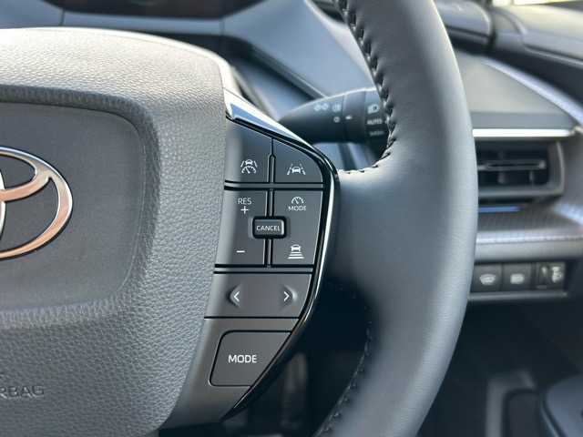 トヨタ プリウス Z 千葉県 2024(令6)年 0.1万km プラチナホワイトパールマイカ ４ＷＤ　/マルチメディアナビ/Bluetooth/フルセグTV/ETC2.0/全方位カメラ/パーキングアシスト/前後ドライブレコーダー/前後コーナーセンサー/パワーバックドア/レーダークルーズコントロール/デジタルインナーミラー/置くだけ充電/プリクラッシュセーフティ/レーンディパーチャアラート/ロードサインアシスト/プロアクティブドライビングアシスト/リヤクロストラフィックアラート/緊急時操舵支援/ブラインドスポットモニター/セカンダリーコリジョンブレーキ/ハーフレザーシート/D席パワーシート/前席シートヒーター/エアーシート/ステアリングヒーター/オートハイビーム/ウィンカーミラー/プッシュスタート/スマートキー/スペアキー1本/LEDヘッドライト/純正アルミホイール/純正フロアマット/保証書/取扱説明書
