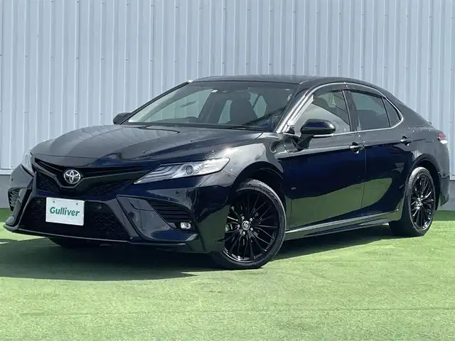 トヨタ カムリ WS ブラックエディション 香川県 2020(令2)年 5.1万km プレシャスブラックパール 純正ディスプレイオーディオ/（Bluetooth/USB）/前後ドライブレコーダー/バックカメラ/トヨタセーフティセンス/・プリクラッシュセーフティ/・アダプティブクルーズコントロール/・オートマチックハイビーム/・リアトラフィックアラート/・パーキングサポートブレーキ/・レーンディパーチャーアラート/ブラインドスポットモニター/クリアランスソナー/黒革シート/前席シートヒーター/革巻きステアリング/ステアリングスイッチ/パドルシフト/電動パーキングブレーキ/オートブレーキホールド/オートライト/LEDヘッドライト/LEDフォグライト/純正ビルトインETC/純正18インチアルミホイール/純正フロアマット/純正ドアバイザー/オート開閉機能付き電動格納ミラー/全席フルオートパワーウィンドウ/ISOFIX