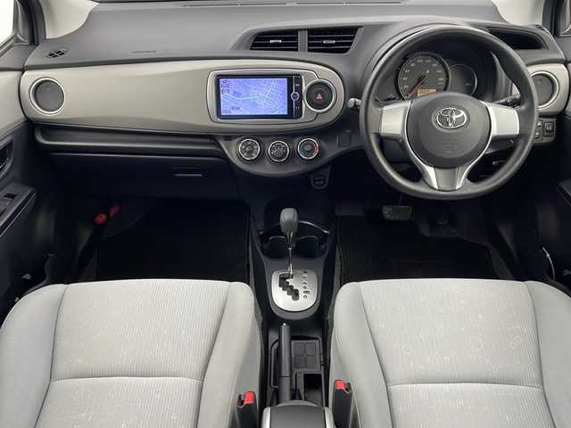 トヨタ ヴィッツ ジュエラ 栃木県 2013(平25)年 3.8万km ブラックマイカ 純正SDナビ/・AM/FM/CD/DVD/フルセグ/BT/バックカメラ/ETC/電動格納ミラー/純正マット/ドアバイザー/保証書/取扱説明書