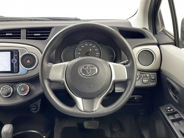 トヨタ ヴィッツ ジュエラ 栃木県 2013(平25)年 3.8万km ブラックマイカ 純正SDナビ/・AM/FM/CD/DVD/フルセグ/BT/バックカメラ/ETC/電動格納ミラー/純正マット/ドアバイザー/保証書/取扱説明書