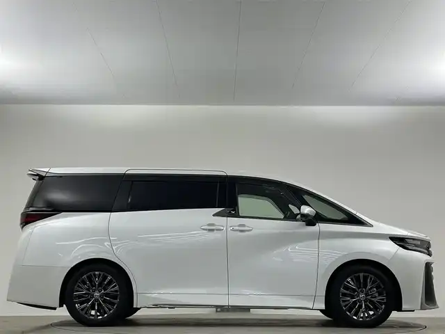 トヨタ ヴェルファイア ハイブリット Z プレミア 埼玉県 2024(令6)年 1.8万km プラチナホワイトパールマイカ ムーンルーフ　後席モニター　茶革　３６０°　ＢＳＭ　純正１４型ナビ　両側電動　オットマン　温シート　ベンチレーション　デジタルインナーミラー　ＨＵＤ　スペアタイヤ　アドバンストパーク　ＥＴＣ　