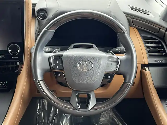 トヨタ ヴェルファイア ハイブリット Z プレミア 埼玉県 2024(令6)年 1.8万km プラチナホワイトパールマイカ ムーンルーフ　後席モニター　茶革　３６０°　ＢＳＭ　純正１４型ナビ　両側電動　オットマン　温シート　ベンチレーション　デジタルインナーミラー　ＨＵＤ　スペアタイヤ　アドバンストパーク　ＥＴＣ　