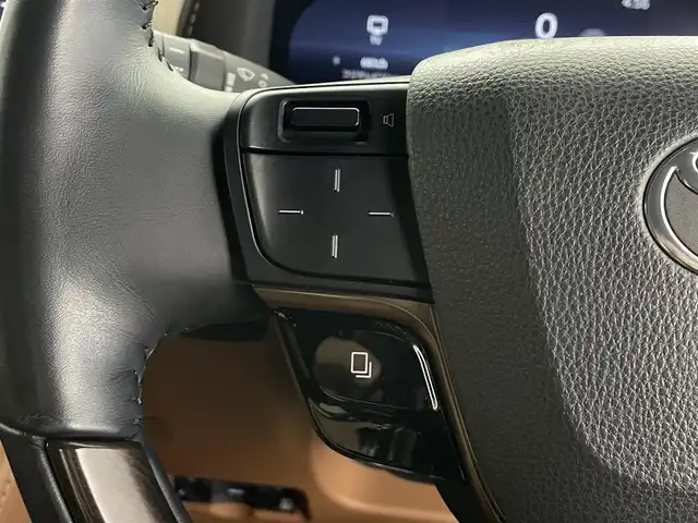 トヨタ ヴェルファイア ハイブリット Z プレミア 埼玉県 2024(令6)年 1.8万km プラチナホワイトパールマイカ ムーンルーフ　後席モニター　茶革　３６０°　ＢＳＭ　純正１４型ナビ　両側電動　オットマン　温シート　ベンチレーション　デジタルインナーミラー　ＨＵＤ　スペアタイヤ　アドバンストパーク　ＥＴＣ　