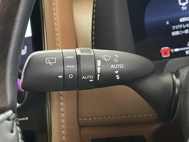 トヨタ ヴェルファイア ハイブリット Z プレミア 埼玉県 2024(令6)年 1.8万km プラチナホワイトパールマイカ ムーンルーフ　後席モニター　茶革　３６０°　ＢＳＭ　純正１４型ナビ　両側電動　オットマン　温シート　ベンチレーション　デジタルインナーミラー　ＨＵＤ　スペアタイヤ　アドバンストパーク　ＥＴＣ　