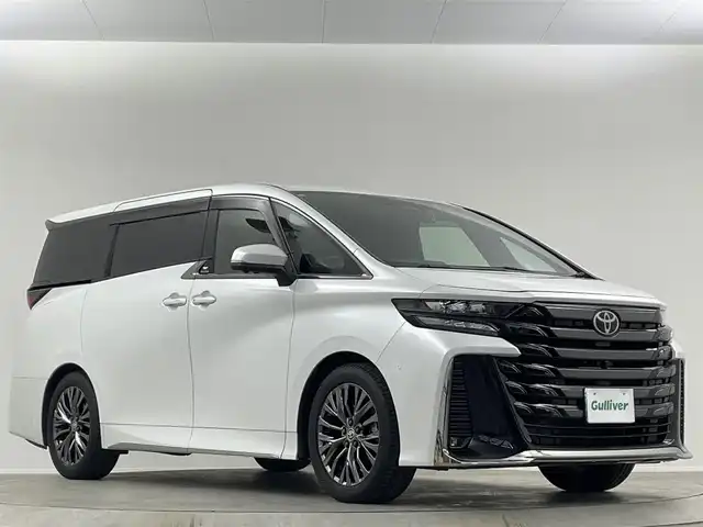 トヨタ ヴェルファイア ハイブリット Z プレミア 埼玉県 2024(令6)年 1.8万km プラチナホワイトパールマイカ ムーンルーフ　後席モニター　茶革　３６０°　ＢＳＭ　純正１４型ナビ　両側電動　オットマン　温シート　ベンチレーション　デジタルインナーミラー　ＨＵＤ　スペアタイヤ　アドバンストパーク　ＥＴＣ　