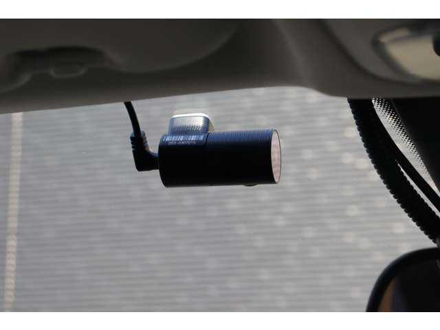 フィアット ５００Ｘ クロス 大分県 2021(令3)年 2.1万km ベージュ 前面衝突警告/アダプティブクルーズコントロール/ブラインドスポットモニター/純正ディスプレイオーディオ/ＣａｒＰｌａｙ/Bluetooth/バックカメラ/黒革/シートヒーター/パワーシート/パドルシフト/ＬＥＤヘッドライト/自動ハイビーム/アダプティブヘッドライト/社外１７インチＡＷ（DEANクロスカントリー）/ＥＴＣ