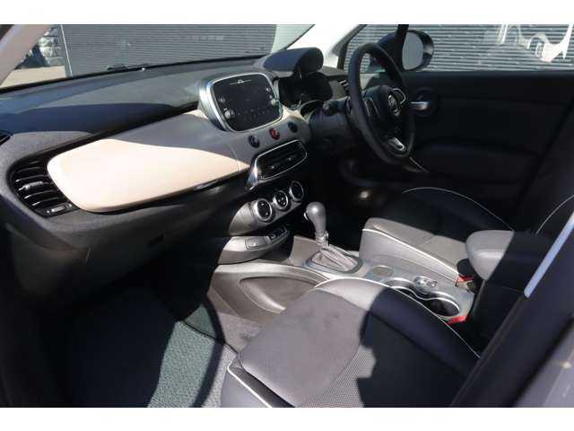 フィアット ５００Ｘ クロス 大分県 2021(令3)年 2.1万km ベージュ 前面衝突警告/アダプティブクルーズコントロール/ブラインドスポットモニター/純正ディスプレイオーディオ/ＣａｒＰｌａｙ/Bluetooth/バックカメラ/黒革/シートヒーター/パワーシート/パドルシフト/ＬＥＤヘッドライト/自動ハイビーム/アダプティブヘッドライト/社外１７インチＡＷ（DEANクロスカントリー）/ＥＴＣ