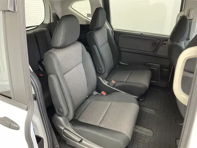 ホンダ フリード G ブラックスタイル 埼玉県 2023(令5)年 2.1万km プラチナホワイトパール Honda SENSING/　・衝突被害軽減ブレーキシステム (CMBS)/　・誤発進抑制機能/　・アダプティブクルーズコントロール（ACC）/　・車線維持支援システム（LKAS）/純正9インチメモリナビ　（VXM-237VFNi）/　DTV/CD/DVD/BT/USB/iPod/SD/SDREC/両側パワースライドドア/バックカメラ/前席シートヒーター/３列シート/TRC（トラクションコントロール）/純正ビルトインETC2.0（DTH-２０３M）/純正前後ドライブレコーダー（DRH-224SD）/エンジンスタートボタン/スマートキー/純正LEDヘッドライト/オートライト/純正アルミホイール