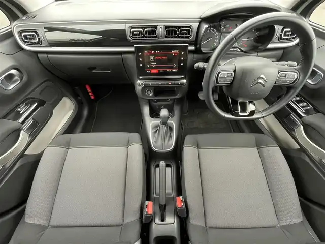 シトロエン シトロエン Ｃ３ シャイン 静岡県 2020(令2)年 1.5万km 緑 ブラインドスポットモニター/純正ディスプレイオーディオ/(Bluetooth/CarPlay)/バックカメラ/クルーズコントロール/レーンキープアシスト/パーキングアシスト/スマートキー/ETC/純正フロアマット/純正16インチアルミホイール/保証書/取扱説明書/スペアキー/ボディカラー（アーモンドグリーン）