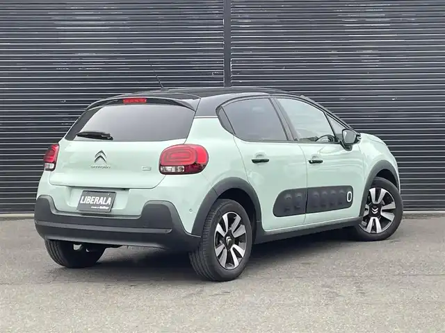 シトロエン シトロエン Ｃ３ シャイン 静岡県 2020(令2)年 1.5万km 緑 ブラインドスポットモニター/純正ディスプレイオーディオ/(Bluetooth/CarPlay)/バックカメラ/クルーズコントロール/レーンキープアシスト/パーキングアシスト/スマートキー/ETC/純正フロアマット/純正16インチアルミホイール/保証書/取扱説明書/スペアキー/ボディカラー（アーモンドグリーン）