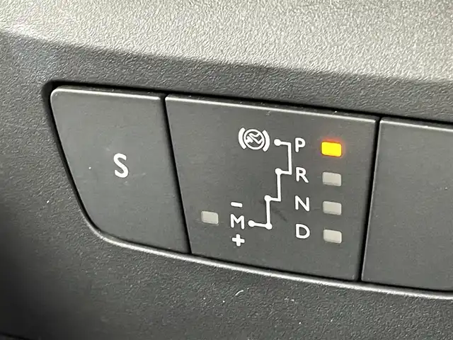 シトロエン シトロエン Ｃ３ シャイン 静岡県 2020(令2)年 1.5万km 緑 ブラインドスポットモニター/純正ディスプレイオーディオ/(Bluetooth/CarPlay)/バックカメラ/クルーズコントロール/レーンキープアシスト/パーキングアシスト/スマートキー/ETC/純正フロアマット/純正16インチアルミホイール/保証書/取扱説明書/スペアキー/ボディカラー（アーモンドグリーン）