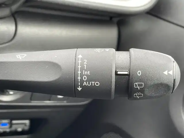 シトロエン シトロエン Ｃ３ シャイン 静岡県 2020(令2)年 1.5万km 緑 ブラインドスポットモニター/純正ディスプレイオーディオ/(Bluetooth/CarPlay)/バックカメラ/クルーズコントロール/レーンキープアシスト/パーキングアシスト/スマートキー/ETC/純正フロアマット/純正16インチアルミホイール/保証書/取扱説明書/スペアキー/ボディカラー（アーモンドグリーン）