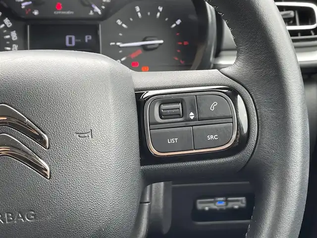 シトロエン シトロエン Ｃ３ シャイン 静岡県 2020(令2)年 1.5万km 緑 ブラインドスポットモニター/純正ディスプレイオーディオ/(Bluetooth/CarPlay)/バックカメラ/クルーズコントロール/レーンキープアシスト/パーキングアシスト/スマートキー/ETC/純正フロアマット/純正16インチアルミホイール/保証書/取扱説明書/スペアキー/ボディカラー（アーモンドグリーン）