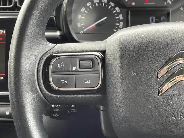 シトロエン シトロエン Ｃ３ シャイン 静岡県 2020(令2)年 1.5万km 緑 ブラインドスポットモニター/純正ディスプレイオーディオ/(Bluetooth/CarPlay)/バックカメラ/クルーズコントロール/レーンキープアシスト/パーキングアシスト/スマートキー/ETC/純正フロアマット/純正16インチアルミホイール/保証書/取扱説明書/スペアキー/ボディカラー（アーモンドグリーン）