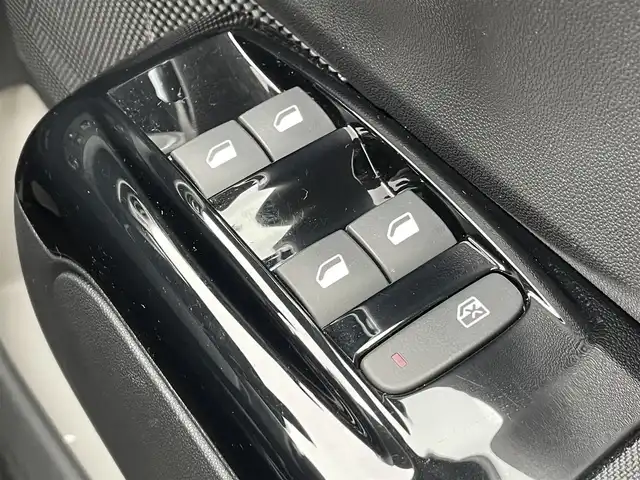 シトロエン シトロエン Ｃ３ シャイン 静岡県 2020(令2)年 1.5万km 緑 ブラインドスポットモニター/純正ディスプレイオーディオ/(Bluetooth/CarPlay)/バックカメラ/クルーズコントロール/レーンキープアシスト/パーキングアシスト/スマートキー/ETC/純正フロアマット/純正16インチアルミホイール/保証書/取扱説明書/スペアキー/ボディカラー（アーモンドグリーン）