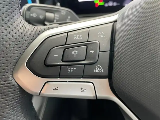 フォルクスワーゲン ＶＷ ティグアン eTSI Rライン 鹿児島県 2025(令7)年 0.1万km シルバー ワンオーナー/ラグジュアリーパッケージ/・電動パノラマスライディングルーフ/・Harman/Kardonプレミアムサウンドシステム/レザーシートパッケージ/・レザーシート/・前席リラクゼーション機能付シート/・前席ポジションメモリー付パワーシート/・前席座面調整式シート/・シートベンチレーション/R-Line専用エクステリア/純正15インチインフォテイメントシステム/10.25インチデジタルメータークラスター/アラウンドビューカメラ/フォルクスワーゲンオールインセーフティ/インテリアアンビエントライト/LEDマトリックスヘッドライト/パワーテールゲート/プログレッシブステアリング/純正20インチアルミホイール/純正フロアマット/ETC2.0/保証書/取説書