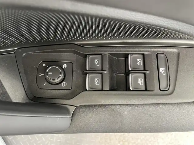 フォルクスワーゲン ＶＷ ティグアン eTSI Rライン 鹿児島県 2025(令7)年 0.1万km シルバー ワンオーナー/ラグジュアリーパッケージ/・電動パノラマスライディングルーフ/・Harman/Kardonプレミアムサウンドシステム/レザーシートパッケージ/・レザーシート/・前席リラクゼーション機能付シート/・前席ポジションメモリー付パワーシート/・前席座面調整式シート/・シートベンチレーション/R-Line専用エクステリア/純正15インチインフォテイメントシステム/10.25インチデジタルメータークラスター/アラウンドビューカメラ/フォルクスワーゲンオールインセーフティ/インテリアアンビエントライト/LEDマトリックスヘッドライト/パワーテールゲート/プログレッシブステアリング/純正20インチアルミホイール/純正フロアマット/ETC2.0/保証書/取説書