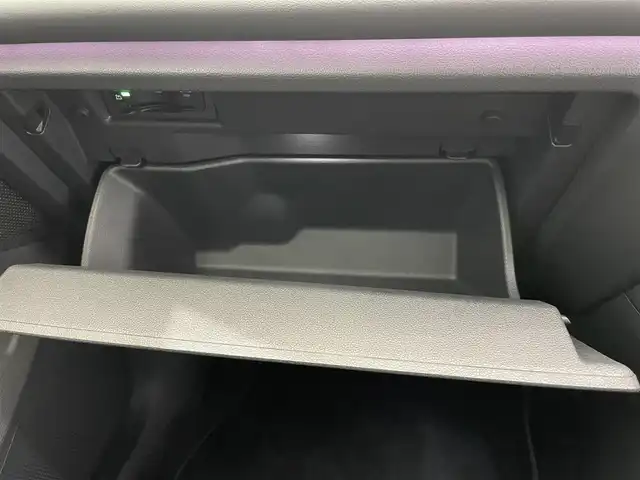 フォルクスワーゲン ＶＷ ティグアン eTSI Rライン 鹿児島県 2025(令7)年 0.1万km シルバー ワンオーナー/ラグジュアリーパッケージ/・電動パノラマスライディングルーフ/・Harman/Kardonプレミアムサウンドシステム/レザーシートパッケージ/・レザーシート/・前席リラクゼーション機能付シート/・前席ポジションメモリー付パワーシート/・前席座面調整式シート/・シートベンチレーション/R-Line専用エクステリア/純正15インチインフォテイメントシステム/10.25インチデジタルメータークラスター/アラウンドビューカメラ/フォルクスワーゲンオールインセーフティ/インテリアアンビエントライト/LEDマトリックスヘッドライト/パワーテールゲート/プログレッシブステアリング/純正20インチアルミホイール/純正フロアマット/ETC2.0/保証書/取説書