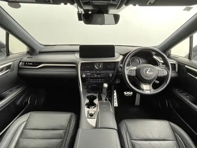 レクサス ＲＸ 300 Fスポーツ 道央・札幌 2020(令2)年 6.9万km ホワイトノーヴァガラスフレーク ・４WD/・純正メモリナビ/　CD／DVD／Bluetooth／フルセグ／ミラキャスト/・パノラミックビューモニター/・純正ビルトインETC2.0/・前後ドライブレコーダー【DRT-H68A】/・ワイヤレス充電器/・レクサスセーフティシステム/・プリクラッシュセーフティ/・レーダークルーズコントロール/・レーンデパーチャーアラート/・レーントレーシングアシスト/・アダプティブハイビームシステム/・ヘッドアップデイスプレイ/・nanoe/・AC100V電源/・USB入力端子/・自動防眩ミラー/・レザーシート/・前席シートヒーター＆シートエアコン/・前席パワーシート/・運転席シートメモリー/・三眼LEDヘッドライト/・純正フロアマット/・純正AW20インチ/・フォグライト/・プッシュスタート/・スマートキー/・スペアキー/・カードキー/・取扱説明書/・保証書