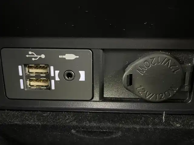 レクサス ＲＸ 300 Fスポーツ 道央・札幌 2020(令2)年 6.9万km ホワイトノーヴァガラスフレーク ・４WD/・純正メモリナビ/　CD／DVD／Bluetooth／フルセグ／ミラキャスト/・パノラミックビューモニター/・純正ビルトインETC2.0/・前後ドライブレコーダー【DRT-H68A】/・ワイヤレス充電器/・レクサスセーフティシステム/・プリクラッシュセーフティ/・レーダークルーズコントロール/・レーンデパーチャーアラート/・レーントレーシングアシスト/・アダプティブハイビームシステム/・ヘッドアップデイスプレイ/・nanoe/・AC100V電源/・USB入力端子/・自動防眩ミラー/・レザーシート/・前席シートヒーター＆シートエアコン/・前席パワーシート/・運転席シートメモリー/・三眼LEDヘッドライト/・純正フロアマット/・純正AW20インチ/・フォグライト/・プッシュスタート/・スマートキー/・スペアキー/・カードキー/・取扱説明書/・保証書