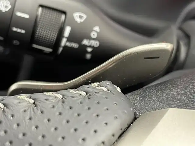 レクサス ＲＸ 300 Fスポーツ 道央・札幌 2020(令2)年 6.9万km ホワイトノーヴァガラスフレーク ・４WD/・純正メモリナビ/　CD／DVD／Bluetooth／フルセグ／ミラキャスト/・パノラミックビューモニター/・純正ビルトインETC2.0/・前後ドライブレコーダー【DRT-H68A】/・ワイヤレス充電器/・レクサスセーフティシステム/・プリクラッシュセーフティ/・レーダークルーズコントロール/・レーンデパーチャーアラート/・レーントレーシングアシスト/・アダプティブハイビームシステム/・ヘッドアップデイスプレイ/・nanoe/・AC100V電源/・USB入力端子/・自動防眩ミラー/・レザーシート/・前席シートヒーター＆シートエアコン/・前席パワーシート/・運転席シートメモリー/・三眼LEDヘッドライト/・純正フロアマット/・純正AW20インチ/・フォグライト/・プッシュスタート/・スマートキー/・スペアキー/・カードキー/・取扱説明書/・保証書