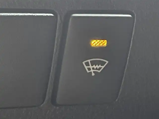 トヨタ アルファードハイブリット X 岩手県 2017(平29)年 5.7万km シルバーM 4WD/社外SDナビ/両側パワースライドドア/バックカメラ/ムーンルーフ/ビルトインETC/クルーズコントロール/スマートエントリーエンジンスターター/オートリトラミラー/ドライブレコーダー/コーナーセンサー/電子パーキングブレーキ/スマートキー/プッシュスタート/オートライト/LEDヘッドライト/純正16インチアルミホイール/AC100V/横滑り防止機能/純正フロアマット/オットマン/アイドリングストップ