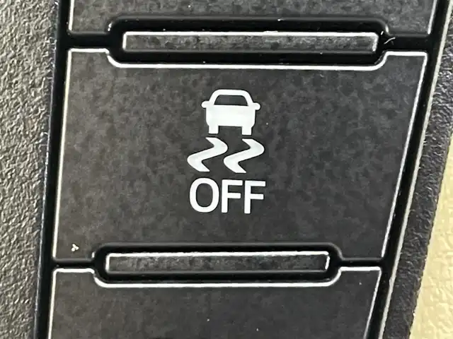 トヨタ アルファードハイブリット X 岩手県 2017(平29)年 5.7万km シルバーM 4WD/社外SDナビ/両側パワースライドドア/バックカメラ/ムーンルーフ/ビルトインETC/クルーズコントロール/スマートエントリーエンジンスターター/オートリトラミラー/ドライブレコーダー/コーナーセンサー/電子パーキングブレーキ/スマートキー/プッシュスタート/オートライト/LEDヘッドライト/純正16インチアルミホイール/AC100V/横滑り防止機能/純正フロアマット/オットマン/アイドリングストップ