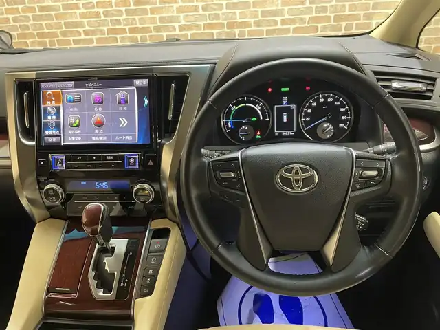 トヨタ アルファードハイブリット X 岩手県 2017(平29)年 5.7万km シルバーM 4WD/社外SDナビ/両側パワースライドドア/バックカメラ/ムーンルーフ/ビルトインETC/クルーズコントロール/スマートエントリーエンジンスターター/オートリトラミラー/ドライブレコーダー/コーナーセンサー/電子パーキングブレーキ/スマートキー/プッシュスタート/オートライト/LEDヘッドライト/純正16インチアルミホイール/AC100V/横滑り防止機能/純正フロアマット/オットマン/アイドリングストップ