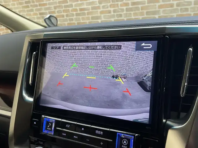 トヨタ アルファードハイブリット X 岩手県 2017(平29)年 5.7万km シルバーM 4WD/社外SDナビ/両側パワースライドドア/バックカメラ/ムーンルーフ/ビルトインETC/クルーズコントロール/スマートエントリーエンジンスターター/オートリトラミラー/ドライブレコーダー/コーナーセンサー/電子パーキングブレーキ/スマートキー/プッシュスタート/オートライト/LEDヘッドライト/純正16インチアルミホイール/AC100V/横滑り防止機能/純正フロアマット/オットマン/アイドリングストップ