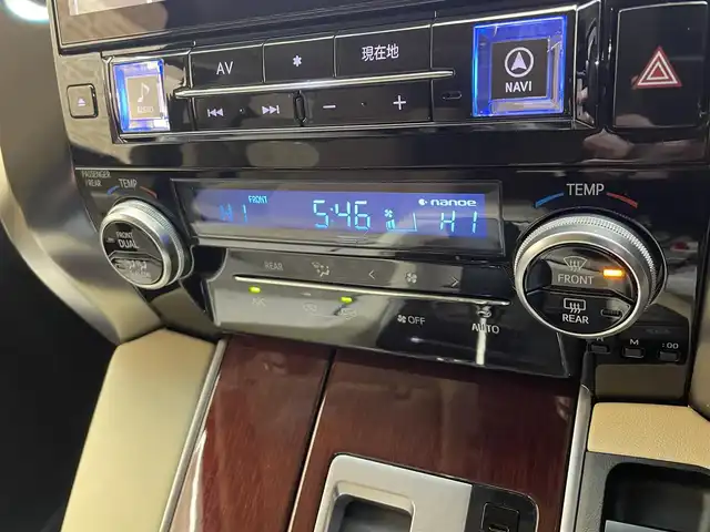 トヨタ アルファードハイブリット X 岩手県 2017(平29)年 5.7万km シルバーM 4WD/社外SDナビ/両側パワースライドドア/バックカメラ/ムーンルーフ/ビルトインETC/クルーズコントロール/スマートエントリーエンジンスターター/オートリトラミラー/ドライブレコーダー/コーナーセンサー/電子パーキングブレーキ/スマートキー/プッシュスタート/オートライト/LEDヘッドライト/純正16インチアルミホイール/AC100V/横滑り防止機能/純正フロアマット/オットマン/アイドリングストップ