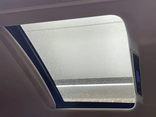 トヨタ アルファードハイブリット X 岩手県 2017(平29)年 5.7万km シルバーM 4WD/社外SDナビ/両側パワースライドドア/バックカメラ/ムーンルーフ/ビルトインETC/クルーズコントロール/スマートエントリーエンジンスターター/オートリトラミラー/ドライブレコーダー/コーナーセンサー/電子パーキングブレーキ/スマートキー/プッシュスタート/オートライト/LEDヘッドライト/純正16インチアルミホイール/AC100V/横滑り防止機能/純正フロアマット/オットマン/アイドリングストップ