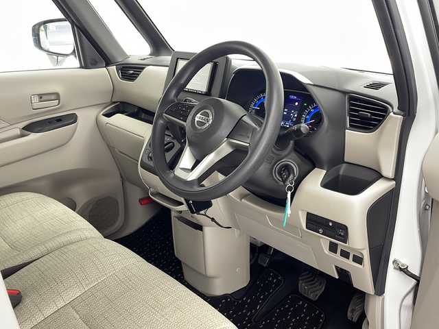日産 ルークス S 宮崎県 2023(令5)年 4.3万km ホワイトパール 禁煙車/エマージェンシーブレーキ/社外ディスプレイオーディオ/（AVN-LBS01/Bluetooth/FMAM）/社外バックカメラ/社外ETC/純正フロアマット/両側スライドドア/クリアランスソナー/電動格納ミラー/WSRSエアバック/ABS/リモコンキー/サイドSRS/サイドカーテンSRSエアバック/リアプライバシーガラス