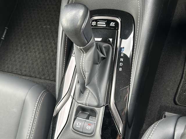 トヨタ カローラツーリング ハイブリッド ダブルバイビー 岩手県 2019(令1)年 2.4万km スパークリングブラックパールクリスタルシャイン ナビ /バックカメラ/ＥＴＣ/フロントワイパーデアイサー/アイドリングストップ/クルーズコントロール/ハーフレザーシート/横滑り防止装置/コーナーセンサー/衝突軽減ブレーキ/オートマチックハイビーム