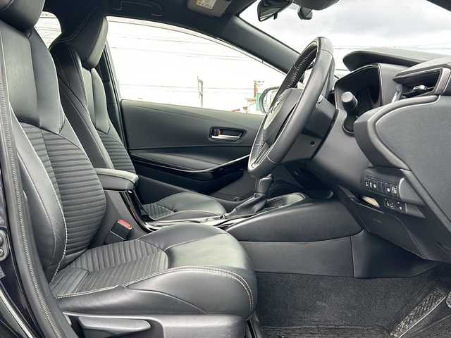 トヨタ カローラツーリング ハイブリッド ダブルバイビー 岩手県 2019(令1)年 2.4万km スパークリングブラックパールクリスタルシャイン ナビ /バックカメラ/ＥＴＣ/フロントワイパーデアイサー/アイドリングストップ/クルーズコントロール/ハーフレザーシート/横滑り防止装置/コーナーセンサー/衝突軽減ブレーキ/オートマチックハイビーム