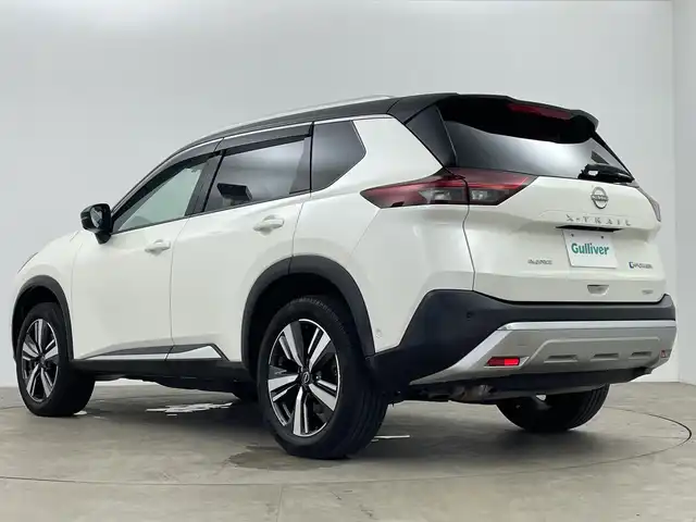 日産 エクストレイル G e－4ORCE 鹿児島県 2022(令4)年 2.7万km ブリリアントホワイトパール/スーパーブラック 2トーン 純正ディスプレイオーディオ/（AM/FM/フルセグ/Applecarpay/AndroidAuto/BT)/D/N席パワーシート/D/N席シートヒーター/ステアリングヒーター/BSM/パワーバックドア/プロパイロット/インテリジェンスミラー/前後ドラレコ/ETC/ヘッドアップディスプレイ/パーキングアシスト/レザーシート/電動パーキング/オートブレーキホールド/プッシュスタート/スマートキー/シートメモリ/オートライト/オートハイビーム/前後ソナー