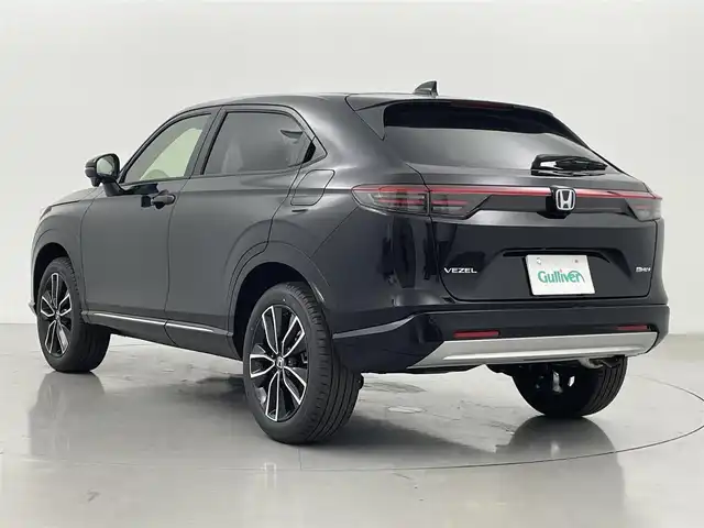 ホンダ ヴェゼル ハイブリッド e:HEV Z 熊本県 2025(令7)年 0.1万km未満 クリスタルブラックパール 登録済未使用車　/純正ナビ（ＡｐｐｌＣａｒＰｌａｙ・ＡｎｄｒｏｉｄＡｕｔｏ・フルセグ・ＢＴ・ＵＳＢ）/バックカメラ　/ビルトインETC2.0/前席シートヒーター　/前後クリアランスソナー　/アイドリングストップ　/横滑り防止/ダウンヒルアシスト/ホンダセンシング/・衝突軽減ブレーキ/・誤発進抑制機能/・後方誤発進抑制機能/・近距離衝突軽減ブレーキ/・歩行者事故低減ステアリング/・路外逸脱制御機能/・アダブティブクルーズコントロール/・渋滞運転支援機能/・先行車発進お知らせ/・標識認識システム/・ブラインドスポットモニター/・車線維持支援システム/・オートハイビーム/パワーバックドア/ステアリングヒーター/置くだけ充電/ハーフレザーシート/純正１８インチAW/オートライト/LEDヘッドライト/スマートキー/プッシュスタート/スペアキー1本/保証書/取扱説明書