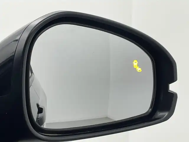 ホンダ ヴェゼル ハイブリッド e:HEV Z 熊本県 2025(令7)年 0.1万km未満 クリスタルブラックパール 登録済未使用車　/純正ナビ（ＡｐｐｌＣａｒＰｌａｙ・ＡｎｄｒｏｉｄＡｕｔｏ・フルセグ・ＢＴ・ＵＳＢ）/バックカメラ　/ビルトインETC2.0/前席シートヒーター　/前後クリアランスソナー　/アイドリングストップ　/横滑り防止/ダウンヒルアシスト/ホンダセンシング/・衝突軽減ブレーキ/・誤発進抑制機能/・後方誤発進抑制機能/・近距離衝突軽減ブレーキ/・歩行者事故低減ステアリング/・路外逸脱制御機能/・アダブティブクルーズコントロール/・渋滞運転支援機能/・先行車発進お知らせ/・標識認識システム/・ブラインドスポットモニター/・車線維持支援システム/・オートハイビーム/パワーバックドア/ステアリングヒーター/置くだけ充電/ハーフレザーシート/純正１８インチAW/オートライト/LEDヘッドライト/スマートキー/プッシュスタート/スペアキー1本/保証書/取扱説明書